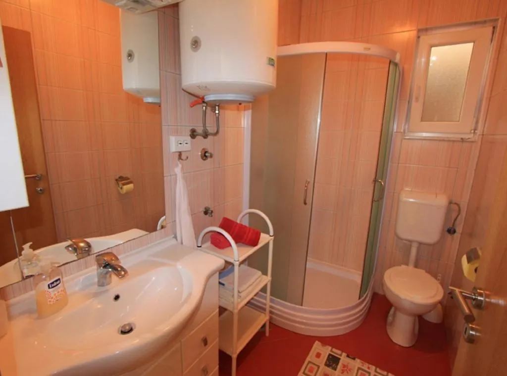 Apartments Karalic ツリクヴェニツァ