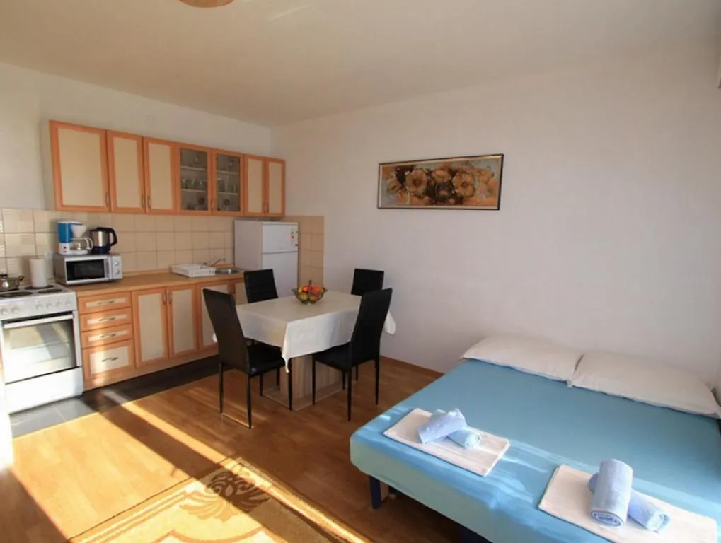 Apartments Karalic ツリクヴェニツァ